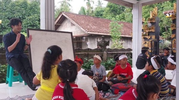 Menyambut Tangan Bung Republik dalam Gelap