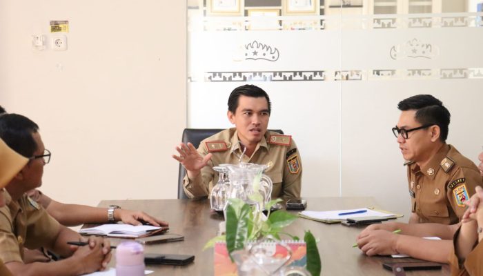 Pj. Sekda Way Kanan Pimpin Rapat Persiapan Penilaian Standar Pelayanan Publik 2025