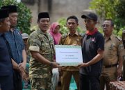 Bupati Pesibar Ulurkan Bantuan untuk Korban Kebakaran di Bangkunat
