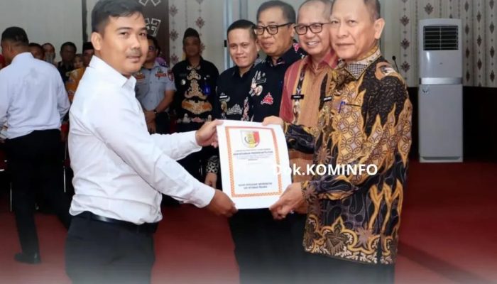 Bupati Tulang Bawang Serahkan SK CPNS Formasi 2024, Ajak untuk Profesional dan Berdedikasi