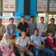 Peratin Belly Respati bersama jajaran perangkat pekon dan unsur masyarakat dalam kegiatan sosialisasi pembentukan Koperasi Merah Putih di Balai Pekon Bumi Waras, Sabtu (17/5). Kegiatan ini menjadi bagian dari pelaksanaan Inpres No. 9 Tahun 2025 tentang percepatan pembentukan koperasi desa.