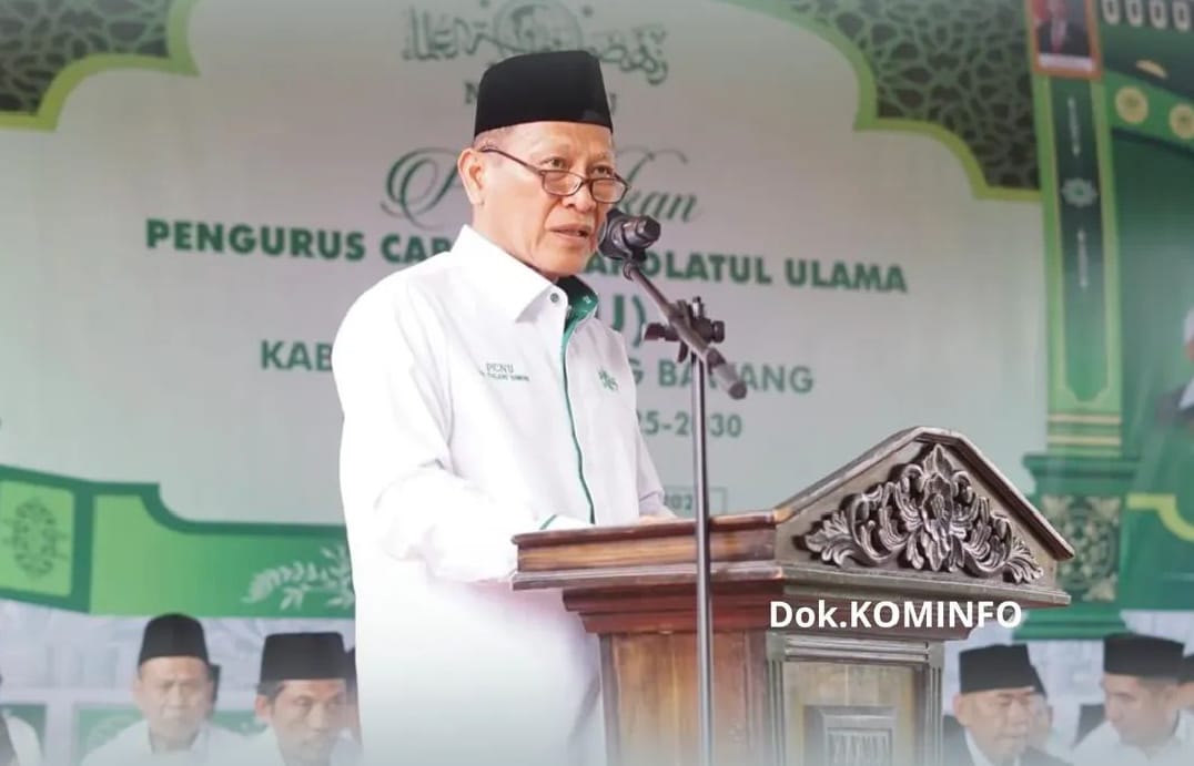 Bupati Tulang Bawang, Drs. Qudrotul Ikhwan.,MM, memberikan sambutan saat menghadiri Pengajian Akbar sekaligus Pelantikan Pengurus Cabang Nahdlatul Ulama (PCNU) Kabupaten Tulang Bawang