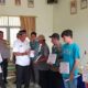 eratin Pekon Walur, Yoyon Yufriza, secara simbolis menyerahkan Bantuan Langsung Tunai Dana Desa (BLT-DD) Tahap I Tahun 2025 kepada Keluarga Penerima Manfaat (KPM) di Balai Pekon Walur, Kecamatan Krui Selatan, Kabupaten Pesisir Barat, Kamis (22/5/2025).