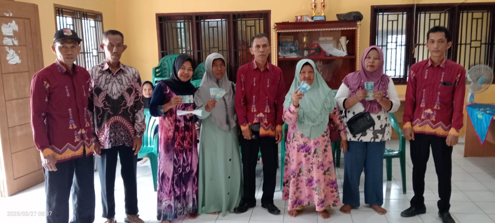 Tiyuh Menggala Mas Salurkan BLT-DD 2025 untuk Warga Kurang Mampu dan Sakit Menahun