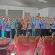 Bunda PAUD Kabupaten Way Kanan, Ayu Asalasiyah, S.Ked., bersama jajaran pejabat dan 160 guru PAUD dari empat kecamatan, berpose usai kegiatan Pembinaan Kelembagaan dan Manajemen PAUD Tahun 2025 di Gedung Perpustakaan dan Arsip Daerah, Blambangan Umpu, Selasa (17/6/2025).