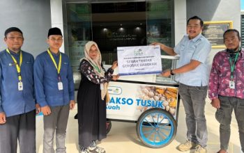 PLN Nusantara Power Salurkan Bantuan Gerobak untuk Pemulihan Ekonomi Pasca Banjir di Bandar Lampung