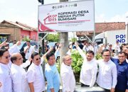 Zulkifli Hasan bersama Bupati Lampung Selatan dan sejumlah pejabat negara meninjau langsung unit usaha Kopdes Merah Putih Bumisari yang digagas sebagai model kemandirian ekonomi desa.