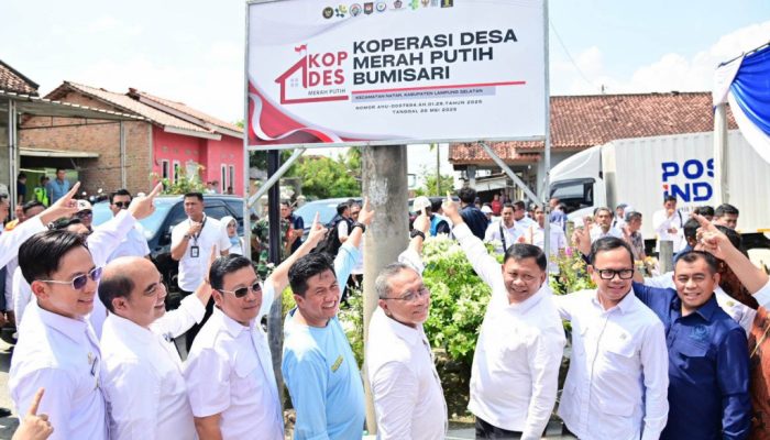Menko Pangan Resmikan Kopdes Merah Putih Bumisari, Koperasi Pertama dengan Unit Usaha Lengkap di Indonesia