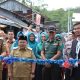 BRI Kanca Liwa Salurkan CSR untuk Pembangunan Gapura dan Tenda UMKM di Pasar Way Batu