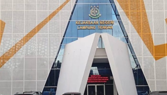 Usut Tuntas Korupsi Chromebook dan Jalan, KAMPUD Sambangi Kejari Lampung Tengah