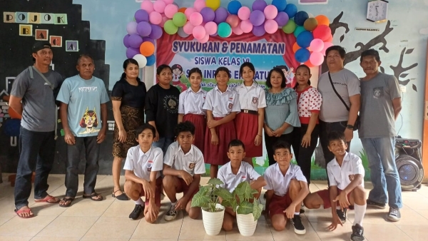 SDN Inpres Eneratu Rayakan Kelulusan, Sheila Kairupan Jadi Bintang