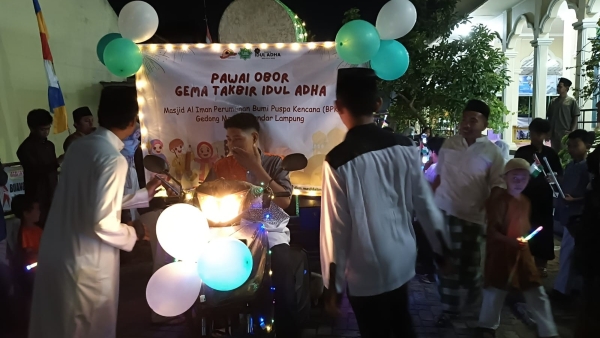 Sambut Idul Adha, Ratusan Warga Bumi Puspa Kencana Gelar Pawai Obor
