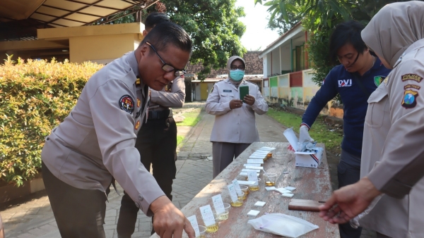 Polres Probolinggo Kota Gelar Tes Urine Mendadak untuk Cegah Narkoba di Kalangan Anggota