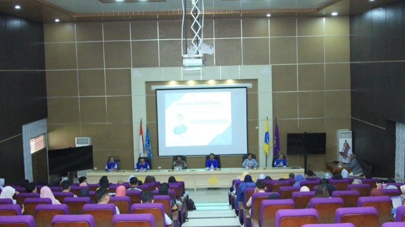 Pakar UNJ Soroti Dinamika Pendidikan Tinggi di Kuliah Umum FKIP Unila