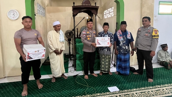 Kapolsek Manganitu Selatan Gelar Bakti Sosial dan Sampaikan Himbauan Kamtibmas