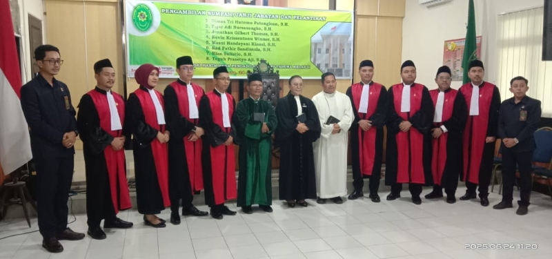 Ketua PN Tahuna Lantik 8 Hakim Pratama, Tekankan Pentingnya Jujur dan Profesional