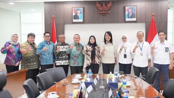 Atasi Banjir dan Air Bersih, Walikota Eva Dwiana Audiensi dengan Wamen PU