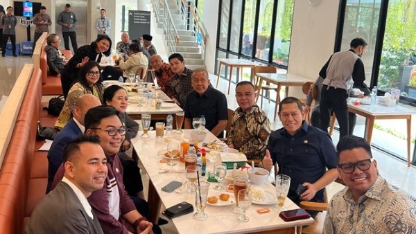 Kantin Demokrasi DPR RI Jadi Tongkrongan Baru Politisi, Puan Maharani hingga Raffi Ahmad Ngebaso Bareng