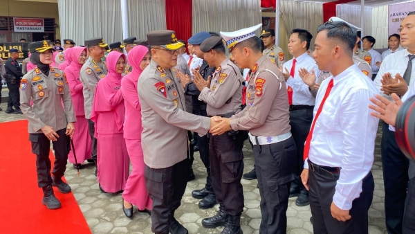 Kapolda Lampung Kunjungi Polres Pesisir Barat, Tekankan Pelayanan Humanis