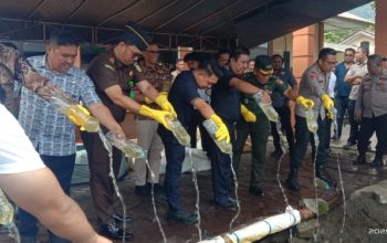 Ribuan Liter Miras dan Ratusan Obat Terlarang Dimusnahkan Polres Sangihe