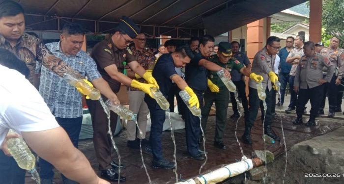 Ribuan Liter Miras dan Ratusan Obat Terlarang Dimusnahkan Polres Sangihe