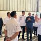 Staf Khusus Menteri Koperasi dan UKM RI Bidang Pemberdayaan Ekonomi Kerakyatan, Brigjen TNI (Purn) Tugas Ratmono, berdialog dengan jajaran pemerintah daerah dan pengelola saat meninjau langsung Rice Milling Plant (RMP) di Kampung Nuar Maju, Kecamatan Buay Bahuga, Kabupaten Way Kanan, Rabu (14/5/2025).