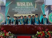 Para pimpinan dan dosen Sekolah Tinggi Ilmu Tarbiyah (STIT) Al Hikmah Bumi Agung berfoto bersama dalam prosesi Wisuda ke-V dan Launching Program Pascasarjana Manajemen Pendidikan Islam (MPI), Sabtu (19/7/2025).