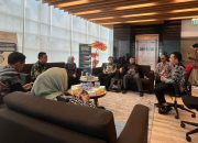 Bupati Way Kanan dr. Ayu Asalasiyah, S.Ked bersama jajaran pejabat Pemkab Way Kanan saat melakukan audiensi dengan Kementerian Perumahan dan Kawasan Permukiman di Jakarta, Jumat (11/07/2025).