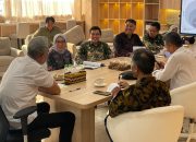 Bupati Way Kanan Ayu Asalasiyah bersama jajaran Pemkab Way Kanan saat melakukan audiensi dengan Wakil Menteri Sosial RI, Agus Jabo Priyono di Jakarta, Jumat (11/7/2025).