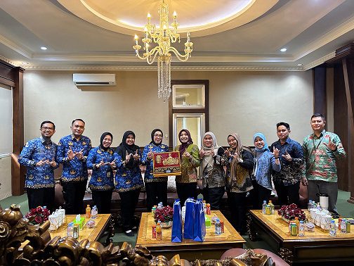 Bupati Way Kanan, dr. Ayu Asalasiyah, S.Ked., menerima kunjungan silaturahmi dan koordinasi dari jajaran PT Permodalan Nasional Madani (PNM) di ruang kerjanya, Rabu (18/06/2025).