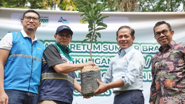 PLN Nusantara Power dan Menteri LHK Bersinergi Tanam Pohon di Hulu Brantas