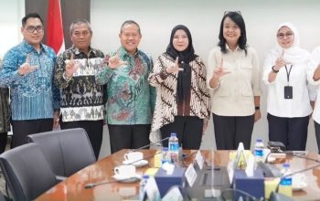 Wali Kota Bandar Lampung, Hj. Eva Dwiana, bersama Wakil Menteri PUPR Ir. Diana Kusumastuti, M.T. dan jajaran, usai audiensi membahas tiga isu strategis di Kota Bandar Lampung, yakni penanganan banjir, peningkatan akses air bersih, dan pembangunan infrastruktur jalan. Pertemuan berlangsung di Jakarta, Senin (30/6/2025)