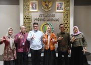 Ketua DPRD Provinsi Lampung, Ahmad Giri Akbar, S.E., M.B.A. (tengah), menerima kunjungan jajaran Bank Indonesia Perwakilan Provinsi Lampung di Ruang Kerja Ketua DPRD, Selasa (17/6/2025).