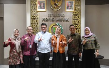 Ketua DPRD Provinsi Lampung, Ahmad Giri Akbar, S.E., M.B.A. (tengah), menerima kunjungan jajaran Bank Indonesia Perwakilan Provinsi Lampung di Ruang Kerja Ketua DPRD, Selasa (17/6/2025).
