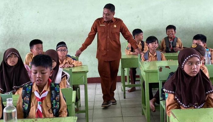 Iqbal Muthahar Kunjungi Sekolah Islam Bina Empat Lima, Tegaskan Komitmen terhadap Pendidikan Pontianak Timur