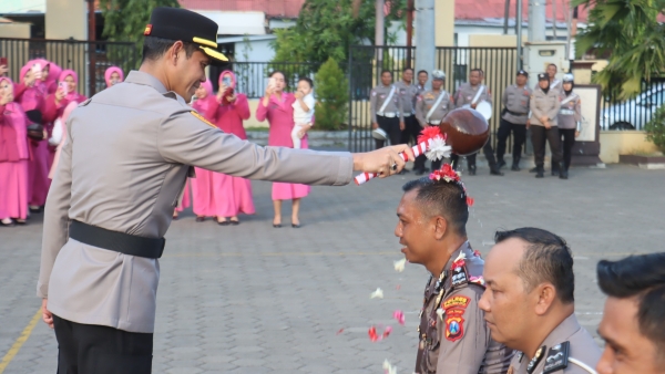 Puluhan Polisi Probolinggo Kota Naik Pangkat, Kapolres: Bukti Dedikasi dan Tanggung Jawab