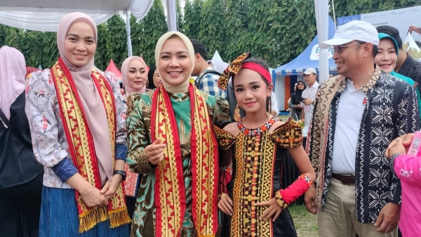 Modeling Cilik Nindya Nafisya Putri Curi Perhatian di Pembukaan Festival Krakatau 2025