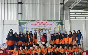Pengusaha Nova Yudi Berbagi Kebahagiaan dengan Anak Yatim di Pringsewu