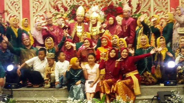 Sultan Bangkunat Hadiri Pernikahan Efan & Gia di Tangerang