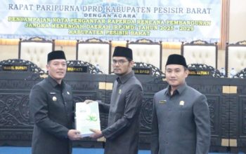 Bupati Pesisir Barat Sampaikan Ranperda RPJMD 2025-2029 ke DPRD