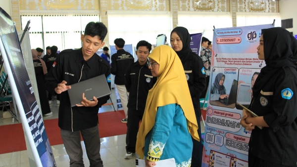 Mahasiswa PTI FKIP Unila Pamerkan Proyek Inovatif di Pameran Praktik Industri 2025