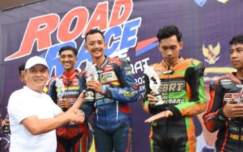 Bupati dan Wakil Bupati Tubaba Tutup Kejuaraan Road Race Bupati Cup 2025 dan Bazar UMKM