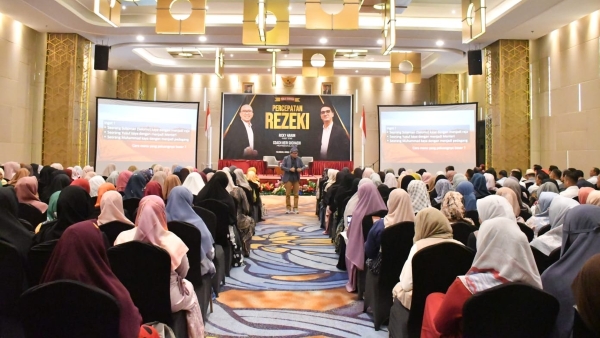 Ratusan Peserta Padati Seminar Percepatan Rezeki di Palembang, Dihadiri Ricky Harun