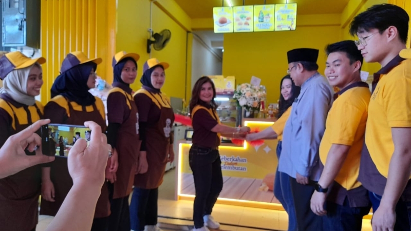 Baker Old Hadir di Palembang, Tawarkan Roti dan Es Krim Murah Meriah