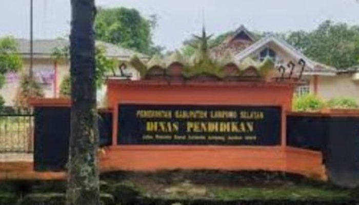 Buntut Dugaan Pungli, Kepala SMPN 3 Jati Agung Didesak Mundur