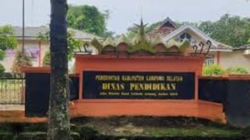 Buntut Dugaan Pungli, Kepala SMPN 3 Jati Agung Didesak Mundur