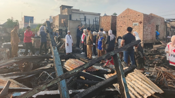 Gubernur Sumsel Salurkan Bantuan untuk Korban Kebakaran di 1 Ulu Palembang