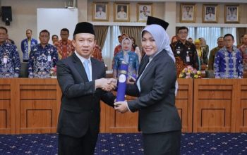 Marindo Kurniawan Lantik Kepala DLH dan Dinas Perpustakaan, Tekankan Pelayanan Prima