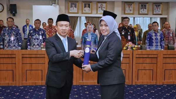Marindo Kurniawan Lantik Kepala DLH dan Dinas Perpustakaan, Tekankan Pelayanan Prima