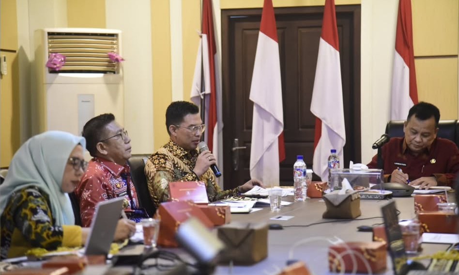 Ketua Komisi V DPRD Provinsi Lampung, Dr. H. Yanuar Irawan, S.E., M.M., menyampaikan pandangan dan dukungan strategis dalam Rapat Forum Komunikasi terkait penguatan cakupan dan keaktifan peserta JKN-KIS menuju Universal Health Coverage (UHC) Semester I Tahun 2025.